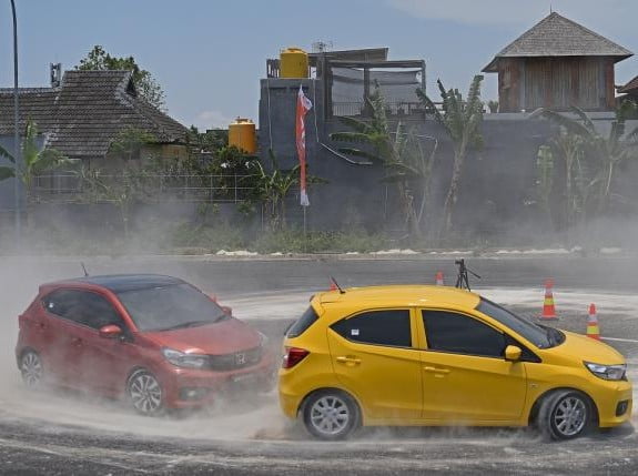 Cara Hilangkan Bekas Bercak Air Body Mobil Honda