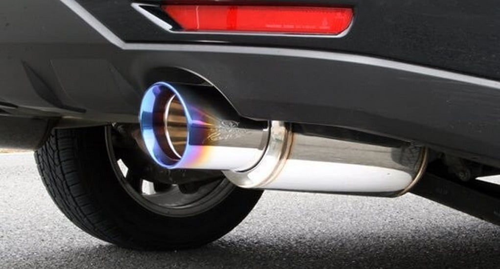 Knalpot mobil mengalami kebocoran
