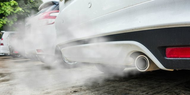 Kenali Kerusakan Mobil Melalui Asap Knalpot