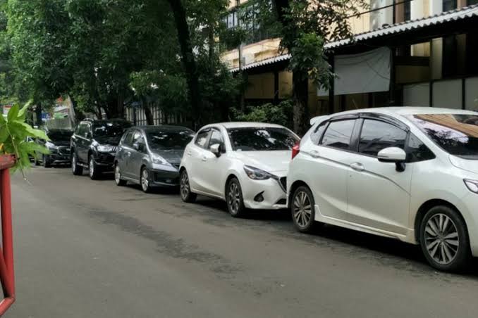 Tips Parkir Mobil Pararel Bagi Pemula