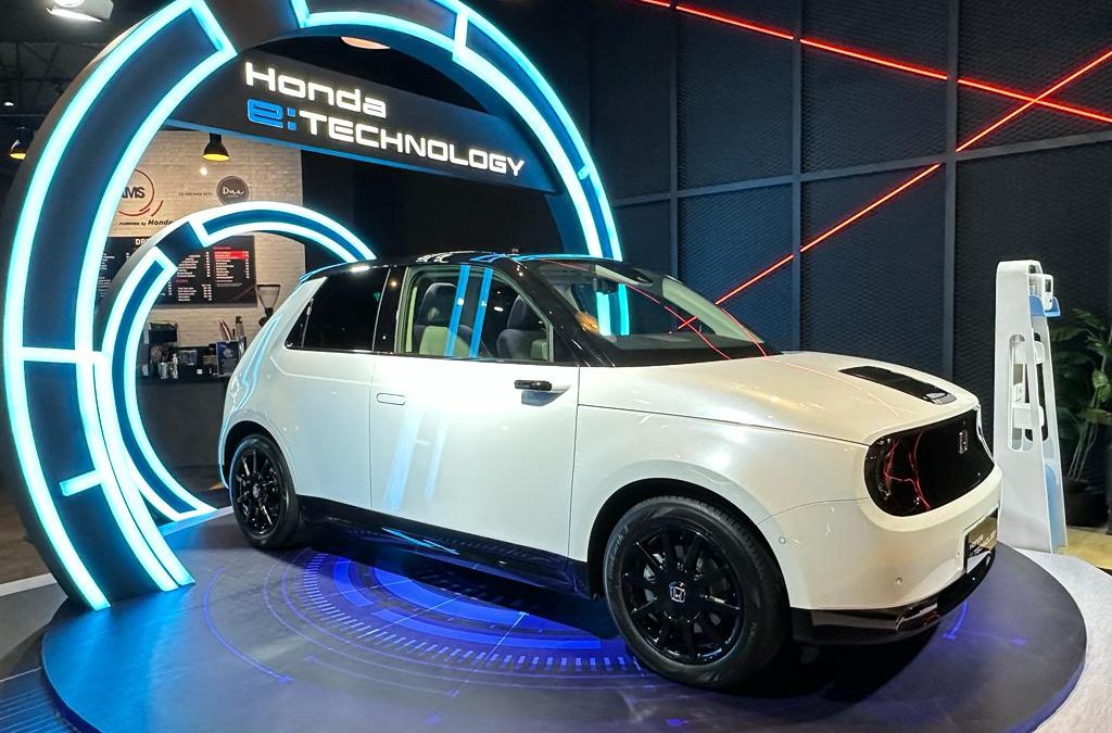 HONDA PAMERKAN TEKNOLOGI ELEKTRIFIKASI HONDA E : TECHNOLOGY DI DREAMS CAFE JAKARTA