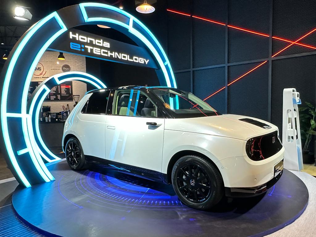 HONDA PAMERKAN TEKNOLOGI ELEKTRIFIKASI HONDA E : TECHNOLOGY DI DREAMS CAFE JAKARTA